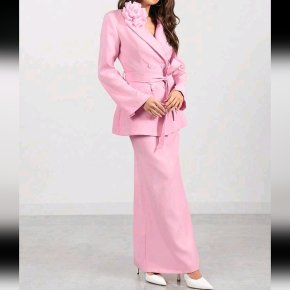 Elegant & Stylish V-Neck Vest, Lapel Shoulder Strap Blazer And Straight Skirt - Picture 3 of 4